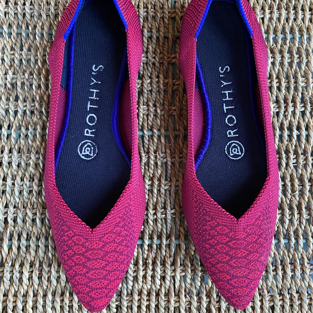 Gorgeous fuchsia “The Point” Rothy’s in excellent condition. Smoke free home.